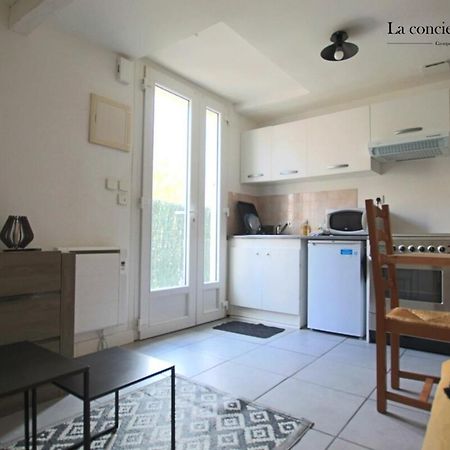 Casa-Ciudad-Habitación con desagüe-Vista a la Calle Rochefort  Exterior foto