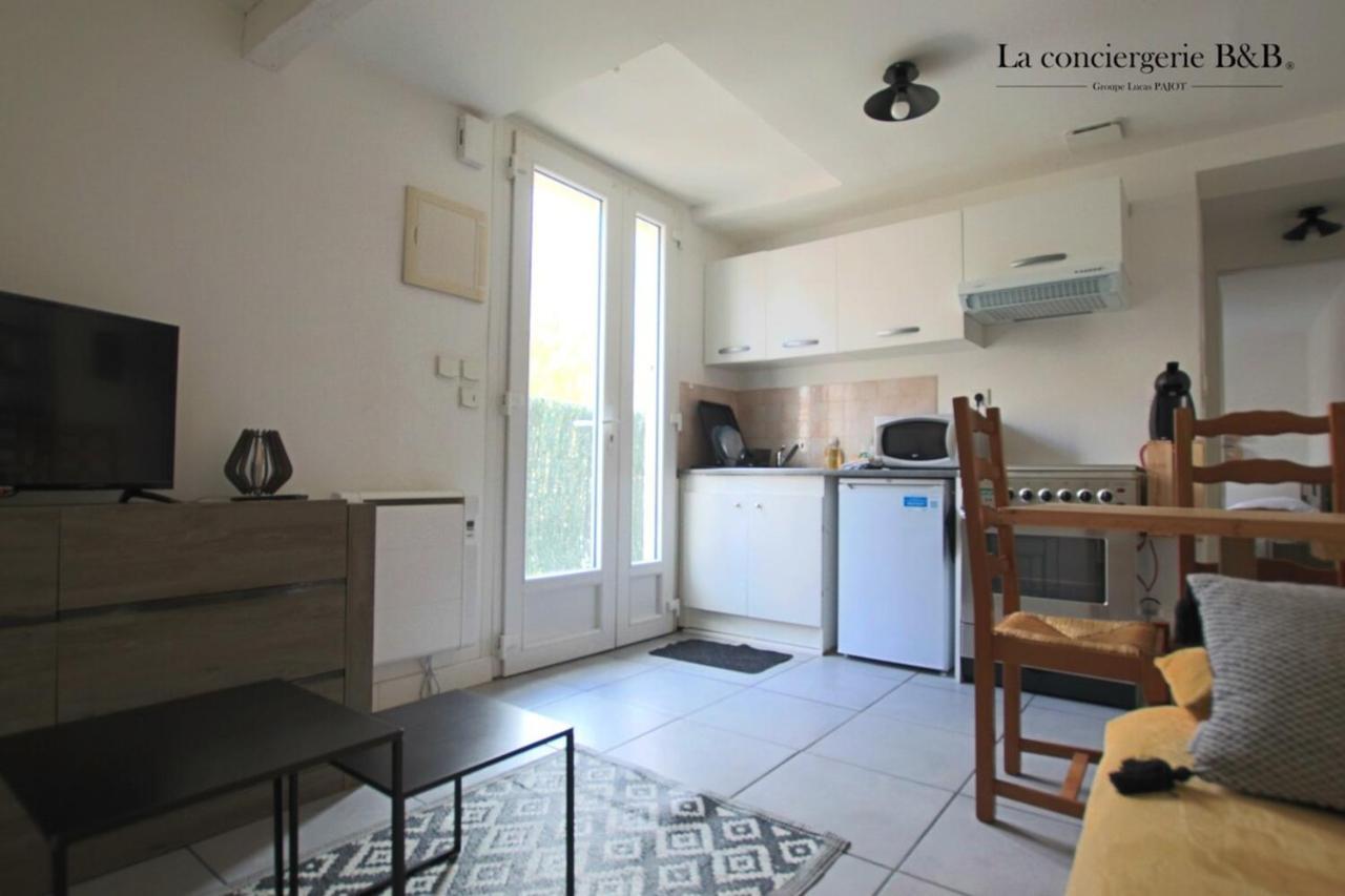 Casa-Ciudad-Habitación con desagüe-Vista a la Calle Rochefort  Exterior foto